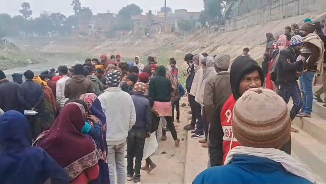 मौके पर जुटी भीड़