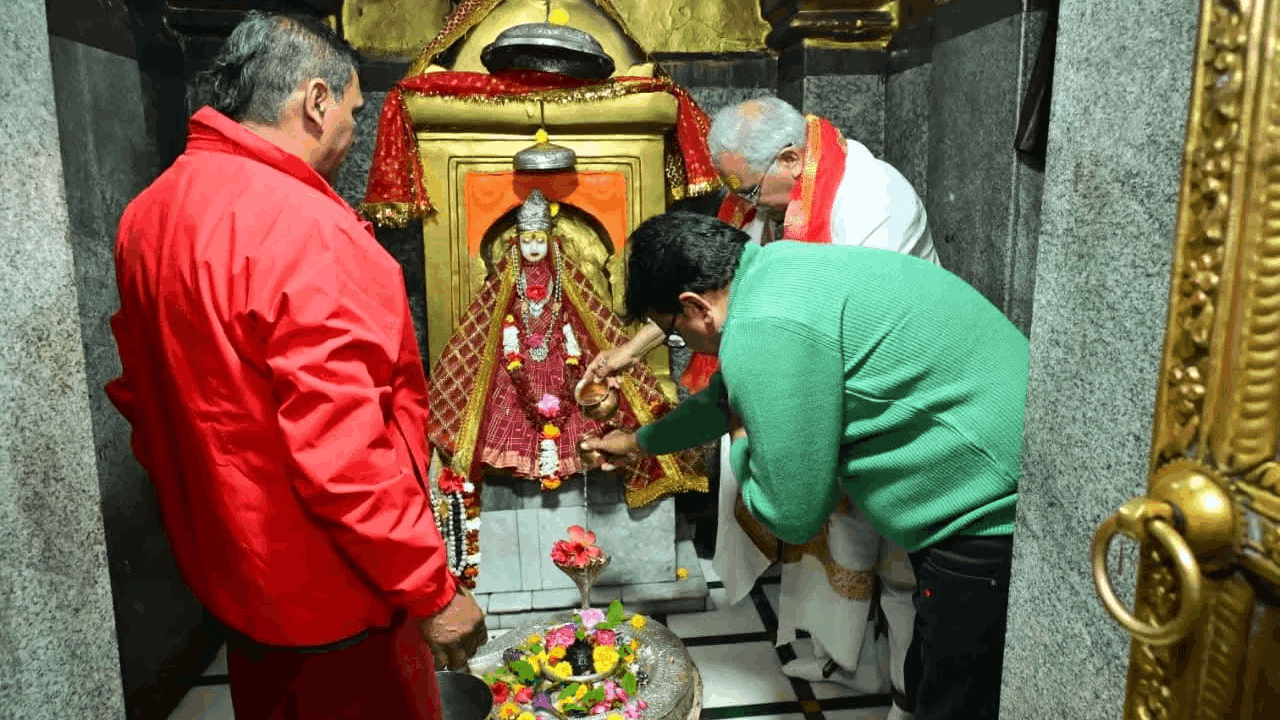 पूजा अर्चना करते छत्तीसगढ़ के पूर्व सीएम भूपेश बघेल