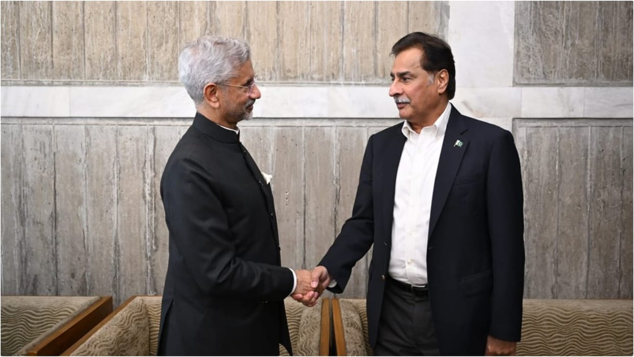 Pakistan's National Assembly Speaker briefly interacts with EAM Jaishankar in Dhaka
