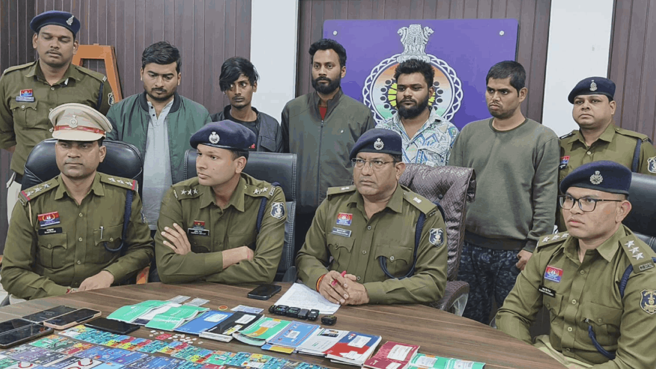 पुलिस की गिरफ्त में आरोपी