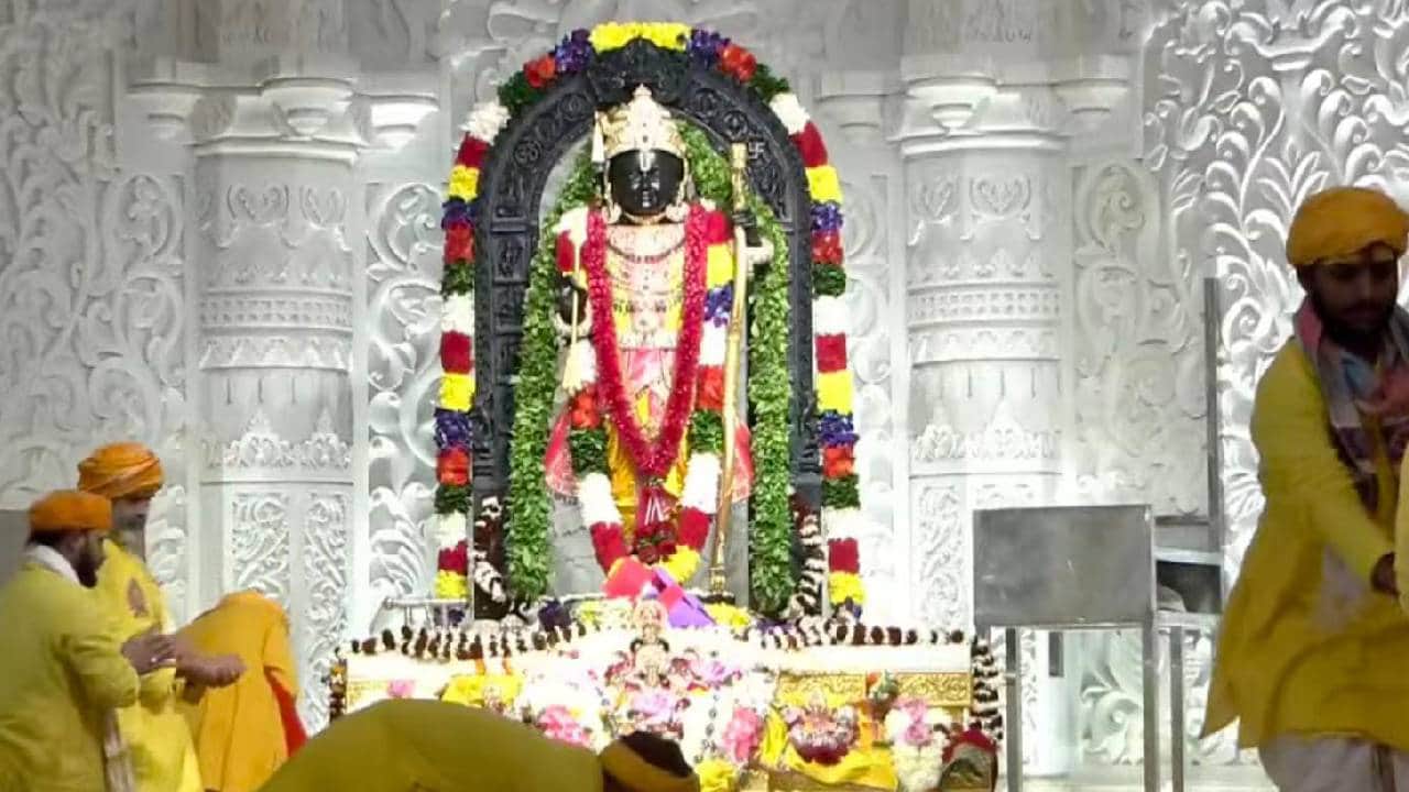 Pran Pratishtha Dwadashi: CM and Defence Minister offered prayers at Ramlala temple, performed Aarti... and th