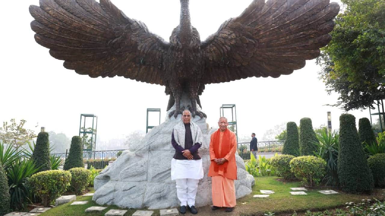 Pran Pratishtha Dwadashi: CM and Defence Minister offered prayers at Ramlala temple, performed Aarti... and th