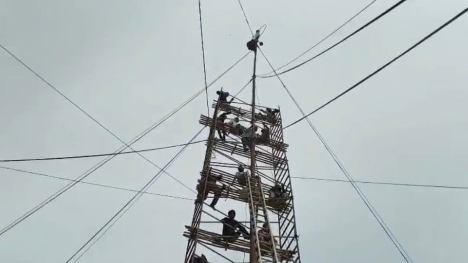 volunteer got stuck at height of 90 feet while hoisting Nishan Sahib flag in Abohar