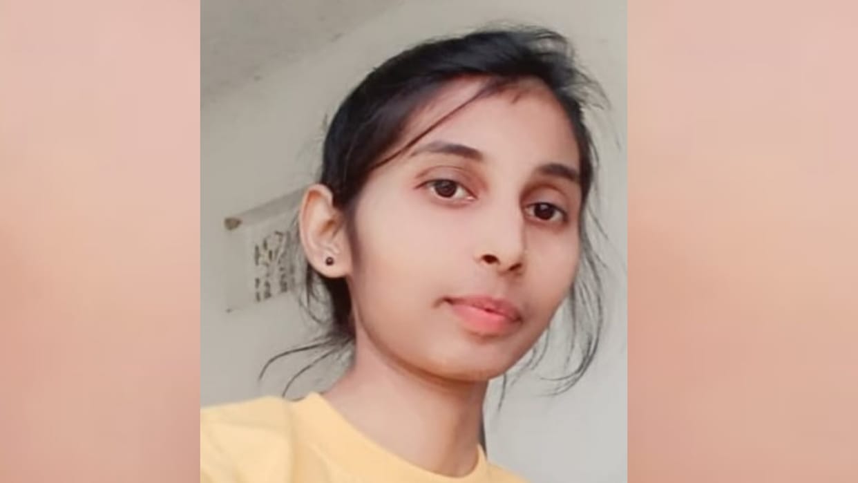 UP: Young woman dies tragically in a road accident in Ambedkarnagar.