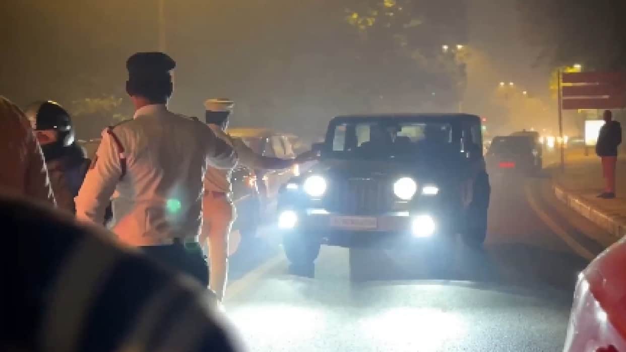 Delhi Traffic Advisory Both carriageways of Bhogal Flyover on Mathura Road will remain closed throughout