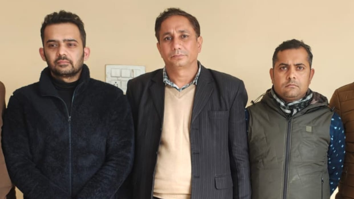sub-inspector and head constable attacked at Sobti Continental during new year party in bareilly