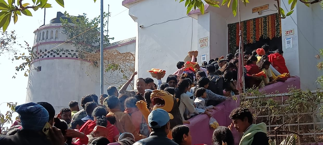 Jharkhand News New Year 2026: Crowds of devotees throng the temple, picnic spots also full Ranchi News