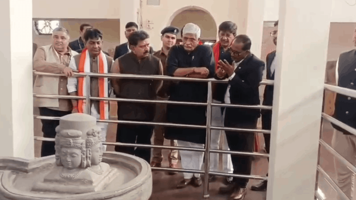 Union Minister Gajendra Shekhawat visits historical and archaeological city of Sirpur