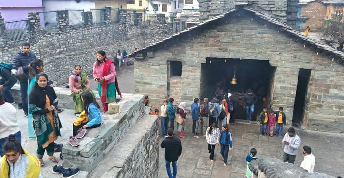 New Year 2026 Devbhoomi witness huge crowd at temples CM Dhami meeting, sea pictures.