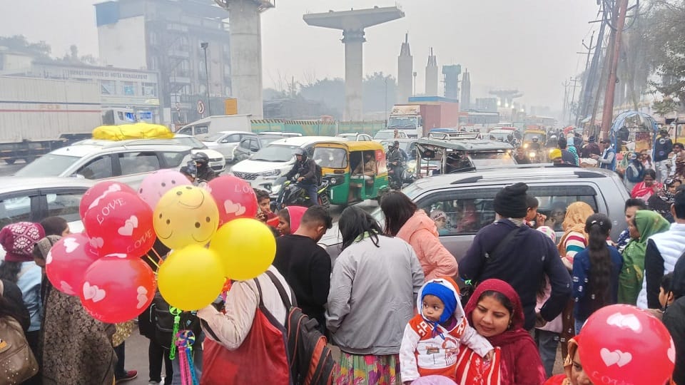 crowd at gurdwara caused traffic jam on highway