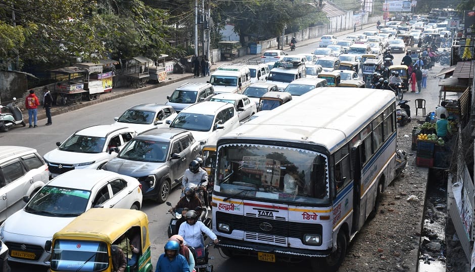 Devotees flocked to the Sheetla Mata temple in Haldwani, causing long lines of vehicles