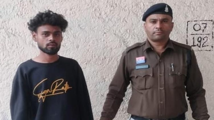 Raipur News: सार्वजनिक स्थान पर चाकू लहराने वाला युवक गिरफ्तार, रायपुर पुलिस की त्वरित कार्रवाई