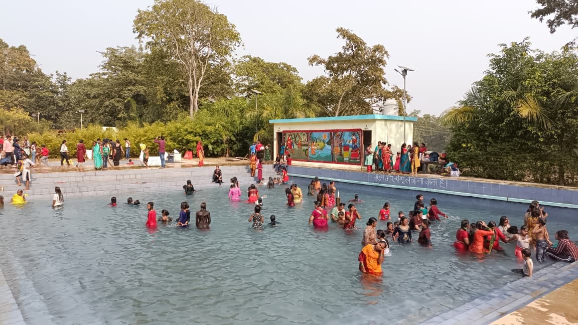 Bihar news: jamui new year 2026 celebration picnic spot temple crowd in jamui news