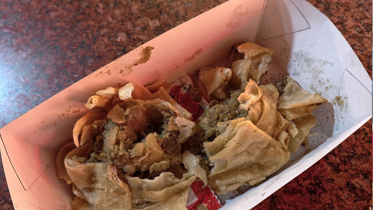 Stale samosas served at IP Vijaya mall  canteen video viral in varanasi