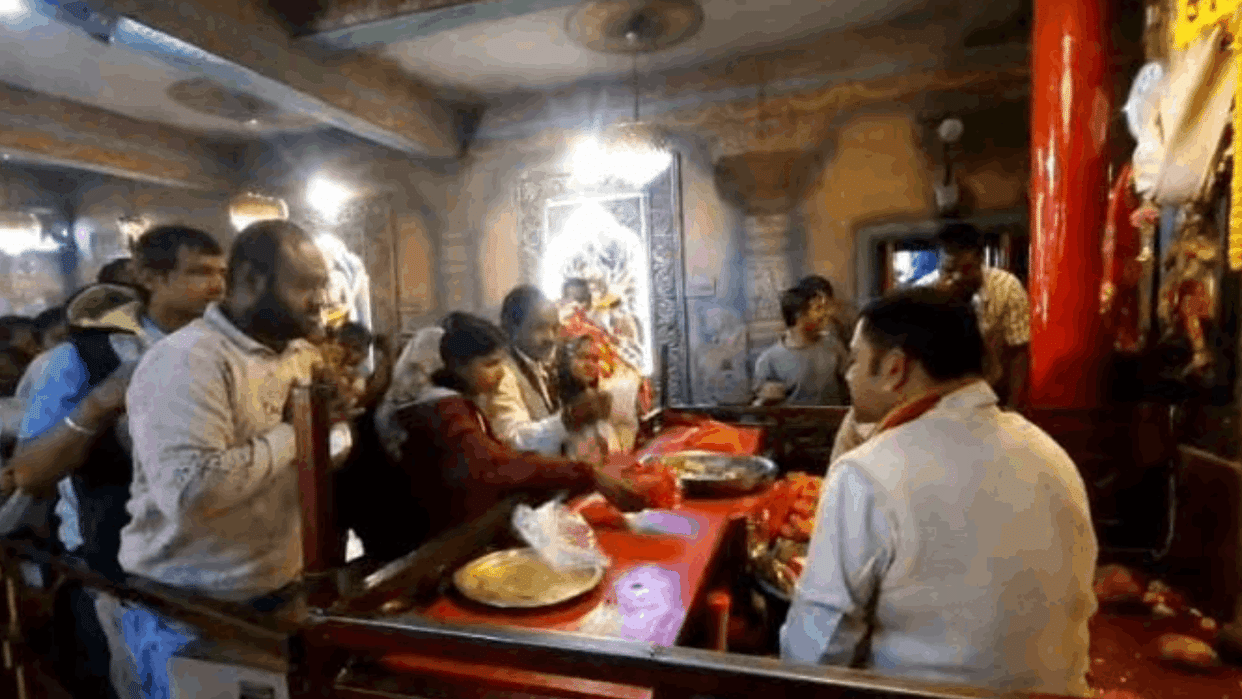 huge crowd of devotees gathered in Korba to offer prayers at the Sarvamangala Devi temple