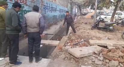 The closed drain was demolished and the contractor is demanding money to build a ramp.