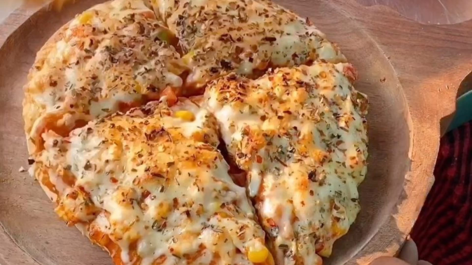 New Year 2026 Special Pizza Recipe Perfect For Children How to Make Pizza Easy Step in Hindi