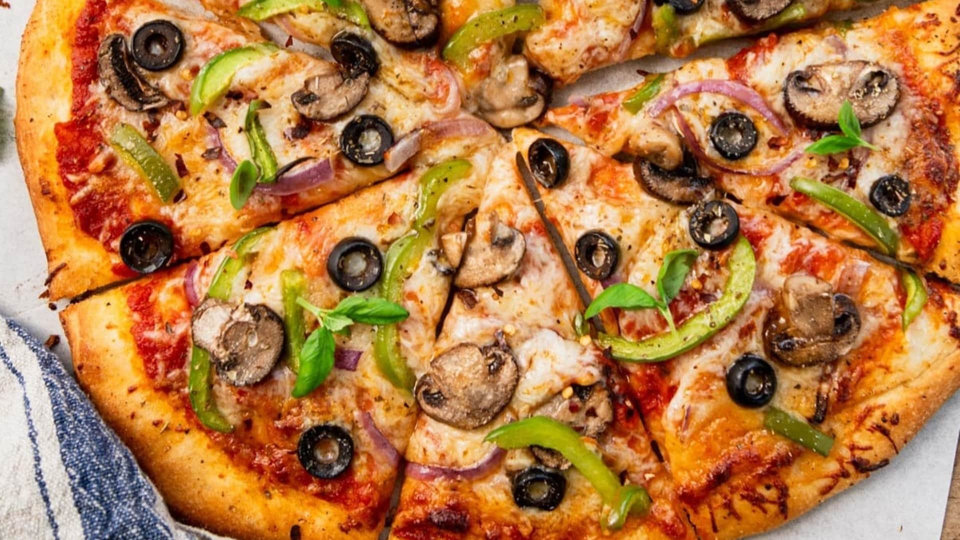 New Year 2026 Special Pizza Recipe Perfect For Children How to Make Pizza Easy Step in Hindi