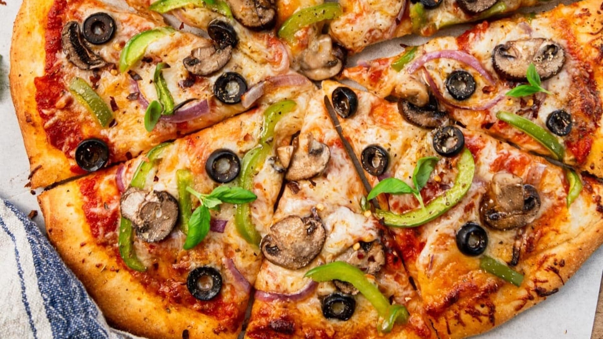 New Year 2026 Special Pizza Recipe Perfect For Children How to Make Pizza Easy Step in Hindi