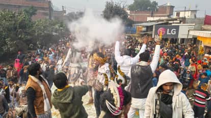 Raebareli: 40 thousand devotees participated in the 18th grand foot march, welcomed at various places.