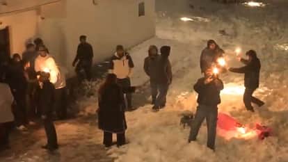 New Year 2026 Large crowds gathered at Lal Chowk and Dal Gate to celebrate while Sonamarg witnessed a surge i