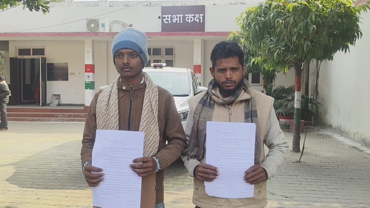 Sitapur: Father-son double murder victims meet DM, seek security