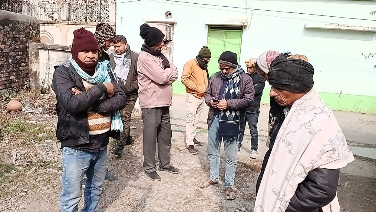 Bihar News: A young man died in a road accident in Siwan Daraunda police station area.