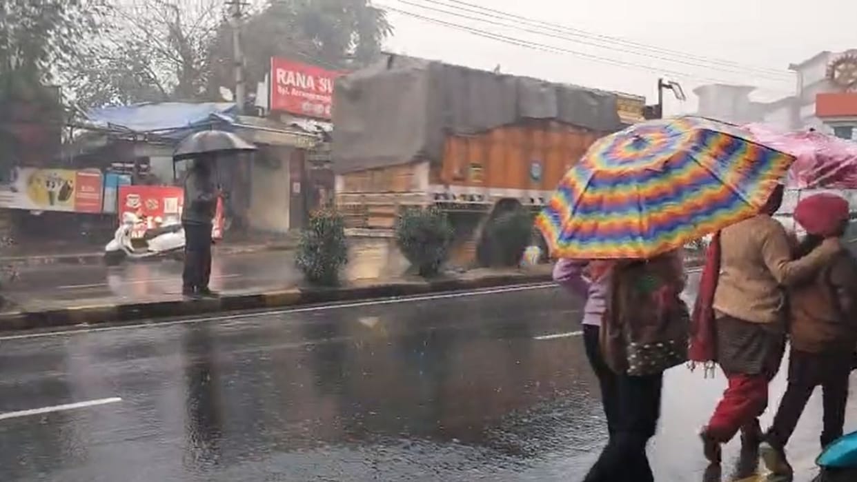 Himachal Weather new year begins with snowfall in the mountains Rain in the plains