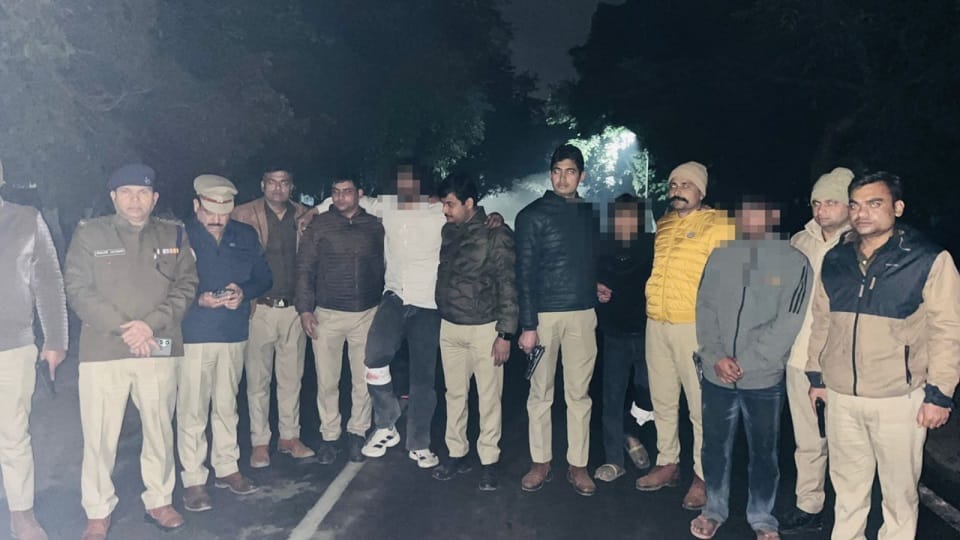 Agra Loot Case Solved: Three Robbers Arrested After Encounter Near Mehtab Bagh 35 Kg Silver Scrap Recovered