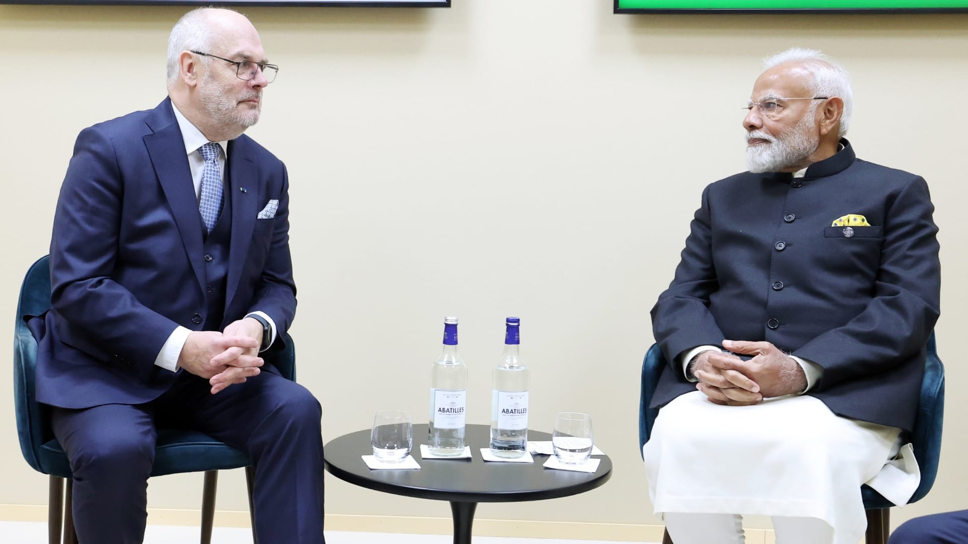 प्रधानमंत्री नरेंद्र मोदी के साथ एस्टोनियाई राष्ट्रपति अलार करिस।