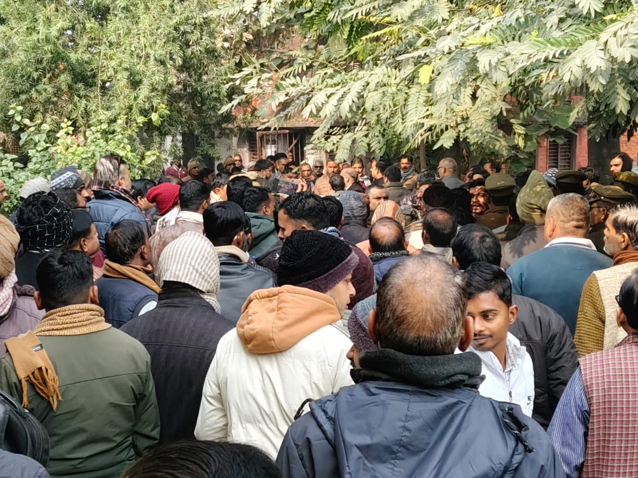 Amethi: Lawyer-Lekhpal face-off in Musafirkhana Tehsil, PAC deployed