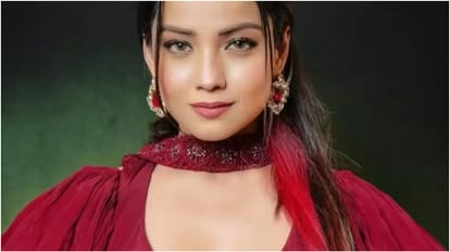 Naagin Actresses Fees Who Is The Highest Paid From Mouni Roy To Tejasswi Prakash Hina Khan Ada Khan