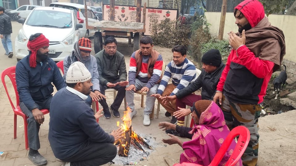 Baghpat: District shivers due to cold wave, frost and severe cold, schools up to 12th closed