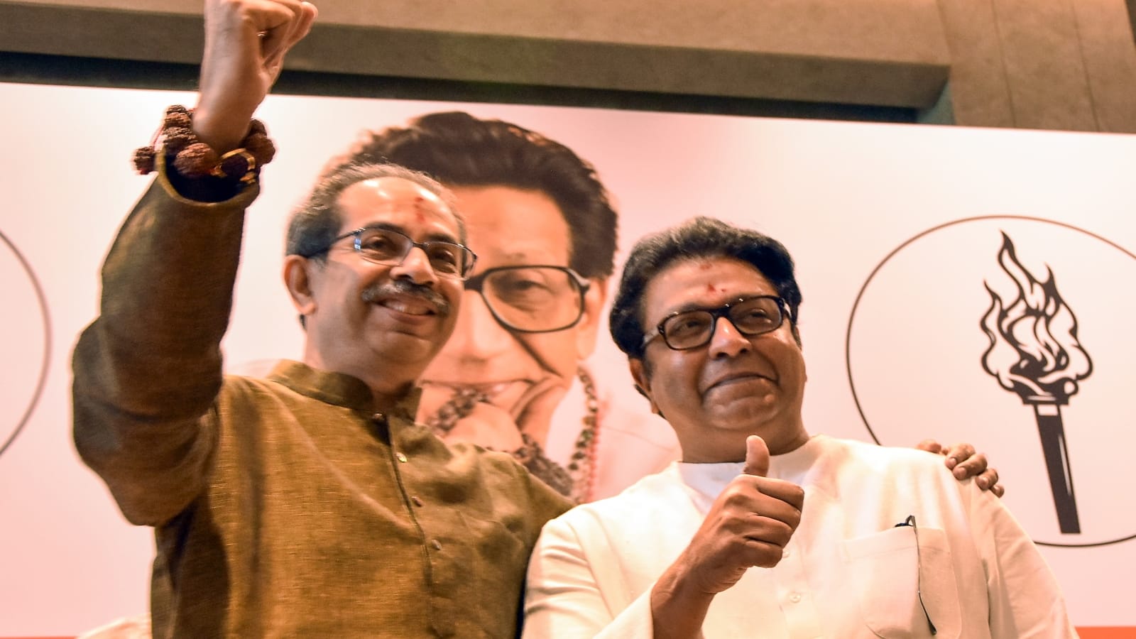 उद्धव ठाकरे और राज ठाकरे एक साथ (फाइल फोटो)