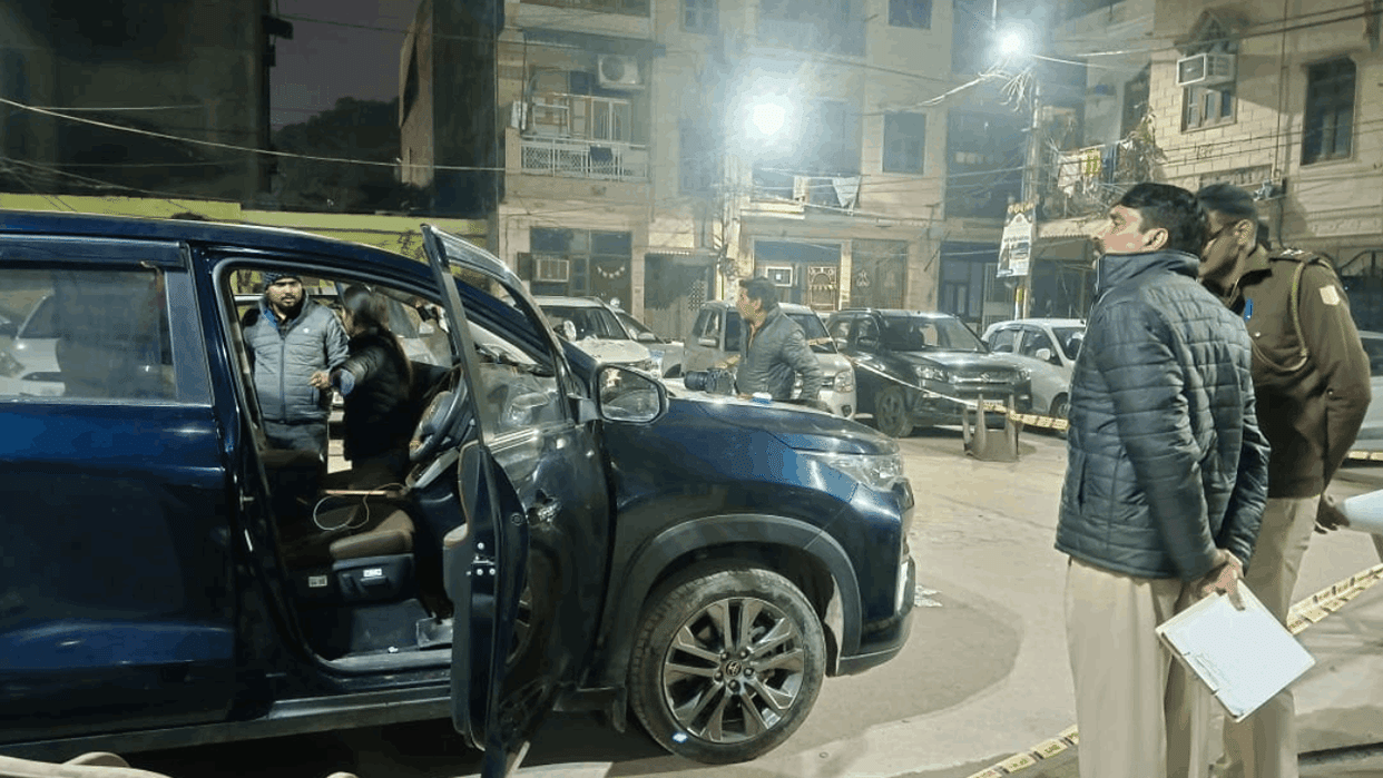 property dealer car was riddled with bullets in Rohini