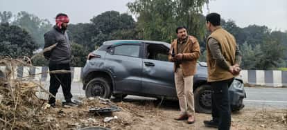 Accident In Shamli: Car Hits Divider in Kandhla, Four Seriously Injured Near Bharsi Mod