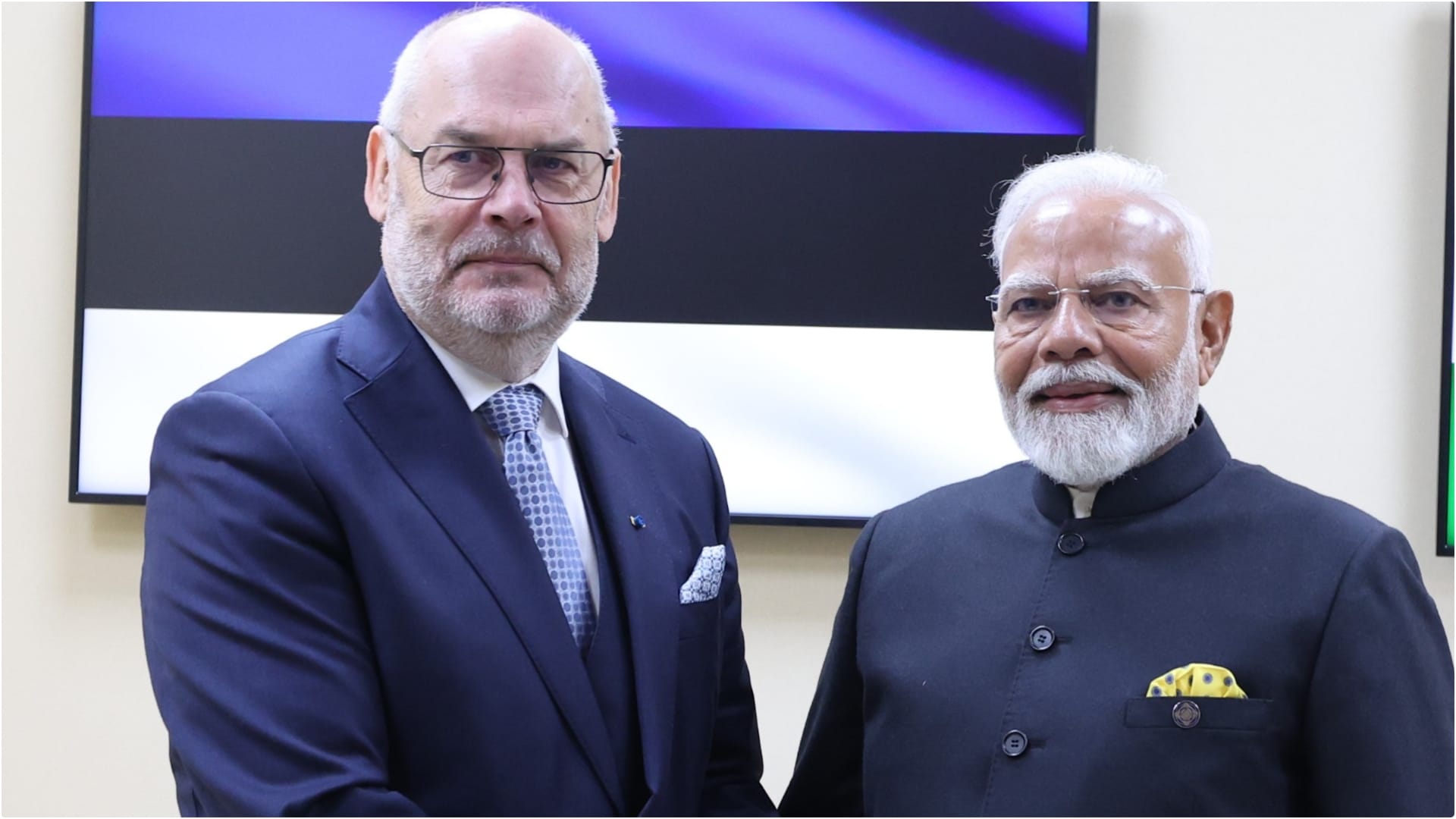 पीएम मोदी और अलार करिस (फाइल फोटो)