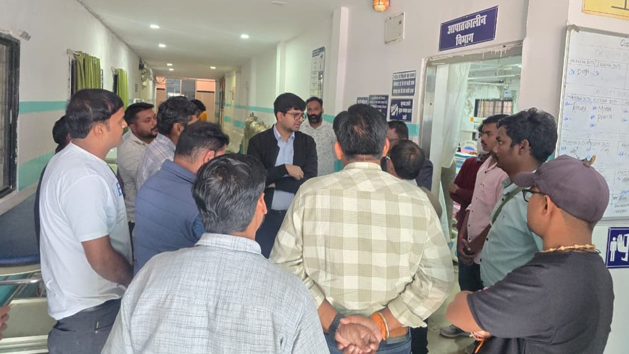 Collector Sambit Mishra inspected district hospital in Bijapur
