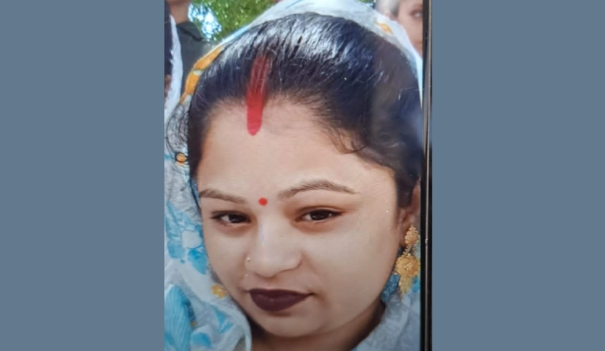 Kanpur Hotel owner wife suicide by hanging herself due to stress her newborn child  died three years ago
