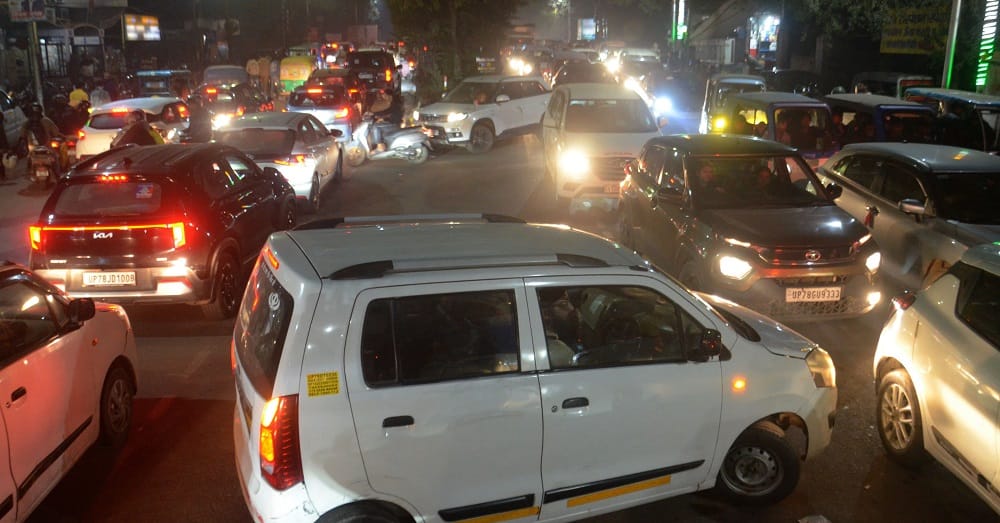 Kanpur Traffic chaos on New Years Day excitement of sightseeing led to disruption long queues of vehicles