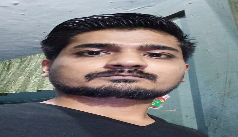 A hospital worker died in a road accident while returning from duty in kashipur