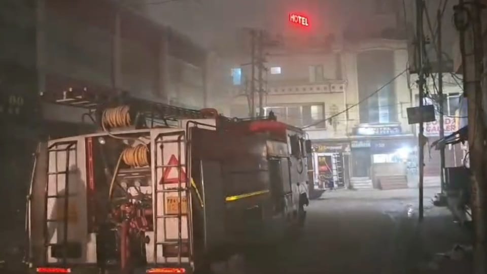 fire broke out at liquor shop in Jalandhar Pratap Bagh