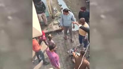 Sitapur: Two sides clashed over an old rivalry, using sharp weapons and sticks, leaving three seriously injure