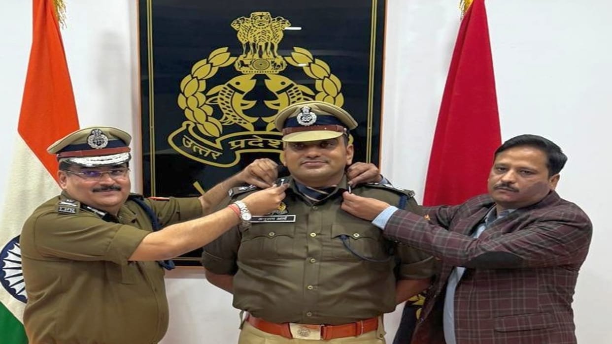 Bareilly SSP Anurag Arya promoted and the ADG and DIG pinned the stars on his uniform