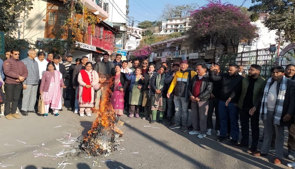 Women expressed their anger over the statement made by Cabinet Minister Rekha Arya's husband
