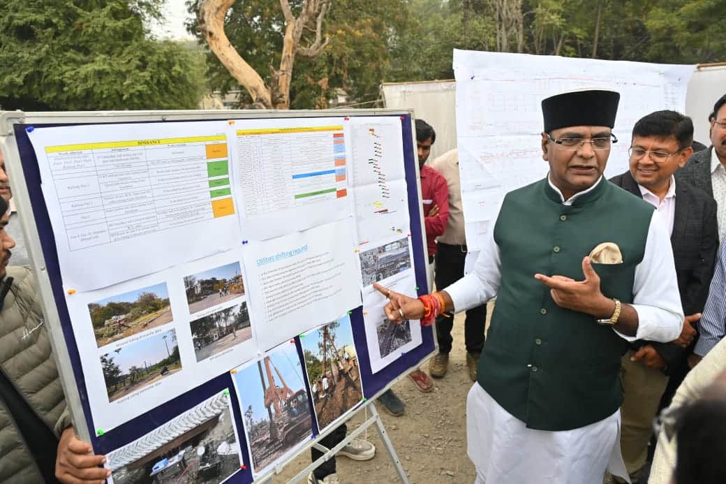 आरओबी का निरीक्षण करने पहुंचे मंत्री विश्वास सारंग