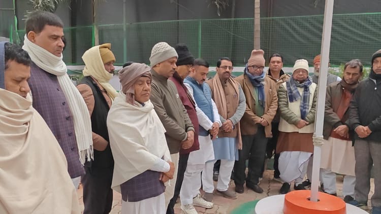 Bihar: तेजस्वी की गैरहाजिरी में हुई राजद की बैठक, प्रदेश महासचिव के निधन पर लालू-राबड़ी का शोक संदेश आया