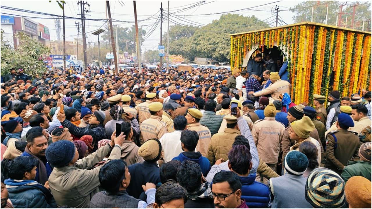 thousands people gathered to pay tribute to BJP MLA Shyam Bihari Lal in Bareilly