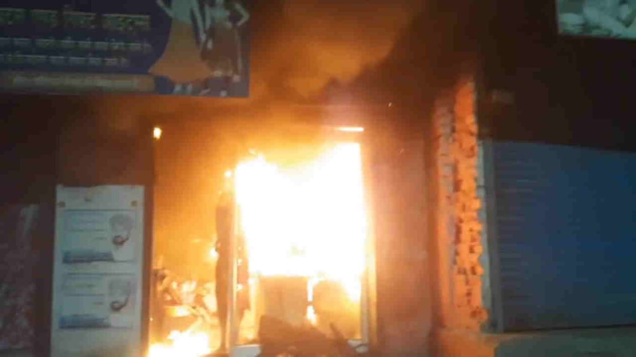 Fire broke out late at night in a shop in Shivaji Nagar Rishikesh person caught on CCTV