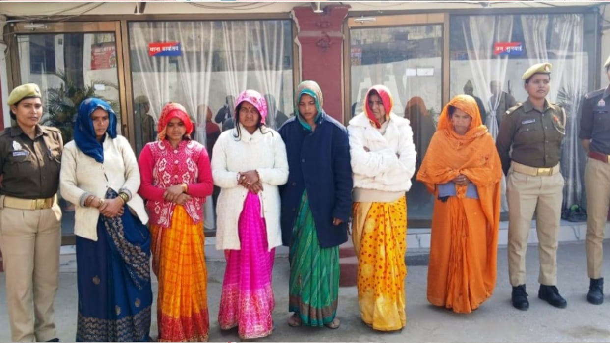 Auto lifter caught in Gorakhpur Pinned her pin, then used to scare her by throwing fake snakes and scorpions